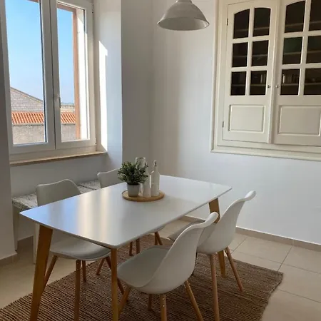 Sea View Flat In Apartamento
